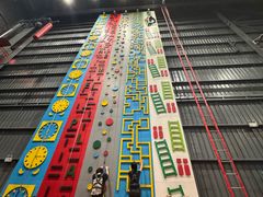 -极限PLAY运动娱乐新世界·团建派对潮玩休闲馆·室内蹦极高空游乐园