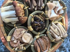 -慢丽江·云南野生菌土鸡锅(西山店)