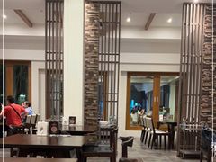 -Chom Cafe and Restaurant