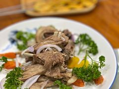 手抓羊肉-乡村馕坑肉·烧烤·新疆菜·本地人更爱吃(阿勒泰首店)