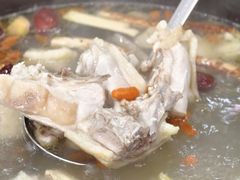 -濠轩阁特色生蚝火锅(水湾路店)