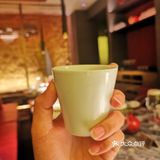 一边吃饭一边欣赏舞蹈，不香吗[胜利]