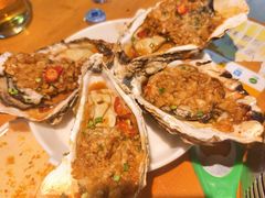 巴掌大的烤生蚝-四禧精酿铜锅涮肉·烧烤工场(大明湖店)