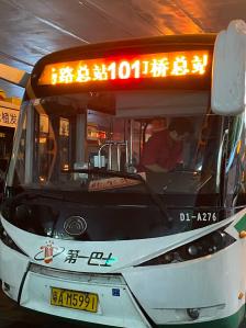 101路公交车-"公交车101路线是电车线路,总站从海印桥.