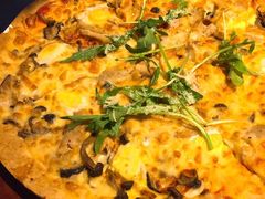 蘑菇披萨淋黑松露油-卡朋厨房(289艺术园区店)