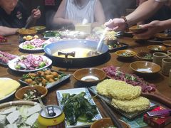 -野山舂·贵州现舂酸汤火锅(鸿通城店)