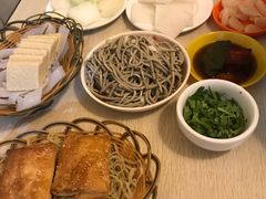 烧饼-洞庭洲·防空洞火锅·烧烤·铜锅涮肉(新百广场店)