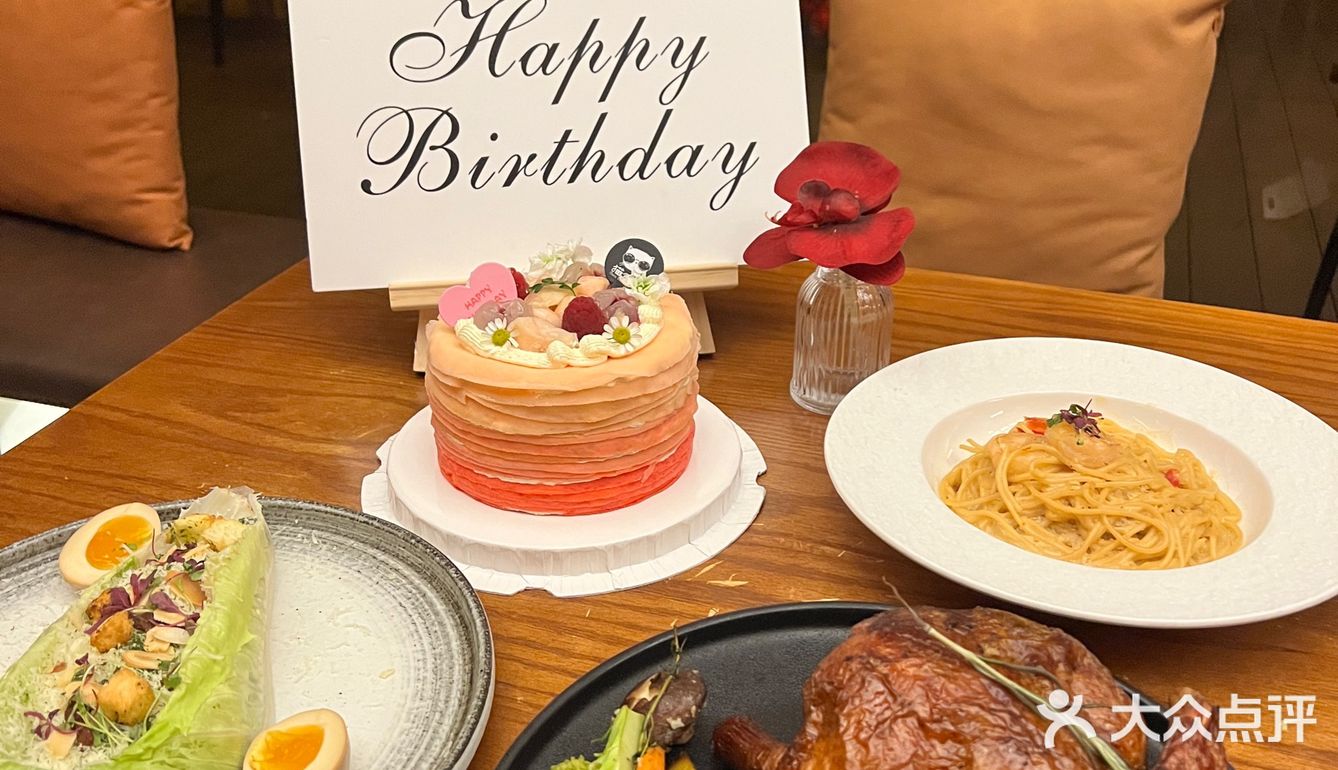 在广州吃到七夕漂亮蛋糕！🎂是水蜜桃味的🍑