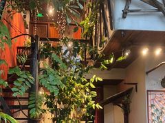 -Cuc Gach Quan Restaurant