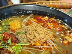 -爆炸头阿姨小四川正宗川味小吃(无任何分店)
