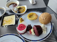 -亚洲国际大酒店·云顶阁旋转自助餐厅