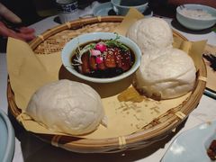 酒酿馒头配扣肉-卯时·龙光雅宴·精致锡帮菜(惠山古镇店)