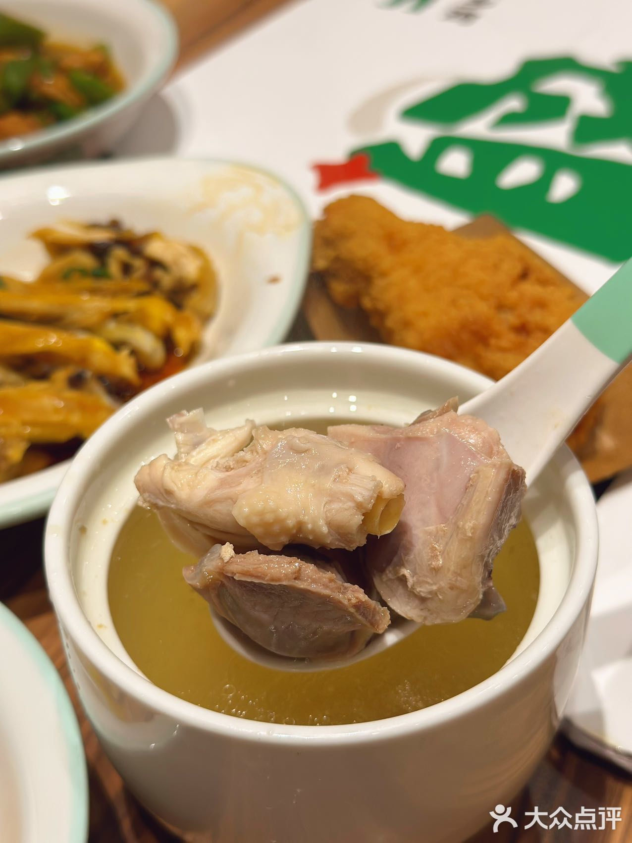 白领营养平价工作餐，就来老乡鸡吧