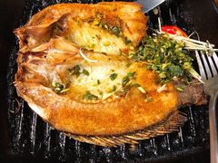 傣族香茅草烤罗非鱼-雀舞云南菜(天津天河城购物中心店)