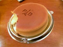 咬了一口的芒果cheese&nbsp;cake-巴黎贝甜(大宁国际商业广场店)