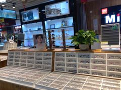 -MiRi眼镜连锁·蔡司·尼康控优点合作店(莘庄店)