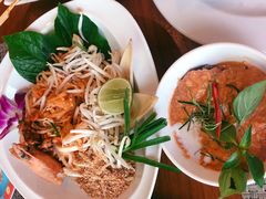 -Chom Cafe and Restaurant