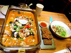 -胡桃里音乐餐厅(陶溪川店)(川湘赣菜·世界百大酒庄直供红酒·音乐表演)