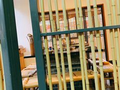 -茅草房·河畔园林火锅