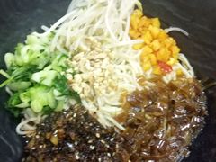 -两勺子一碗口水鸡拌面