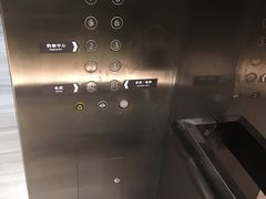 -虹桥天地-停车场