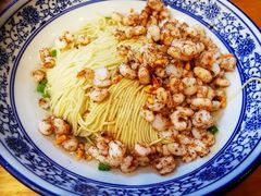 虾倒到面上的样子-裕兴记·三虾面(西北街总店)