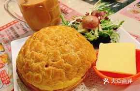 Bamboo Charcoal Pineapple Bun