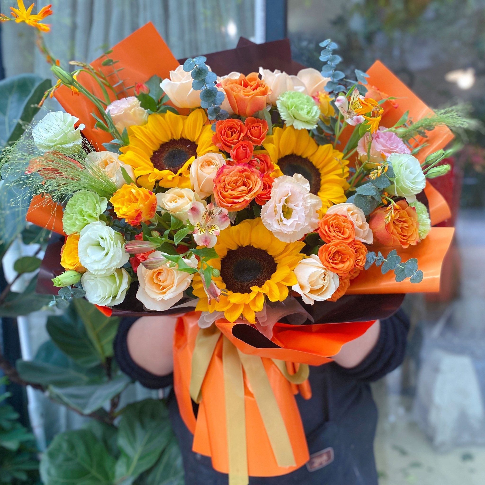 爱马仕橙向日葵混搭花束