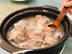 萝卜骨筒煲-沙龙酒家