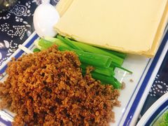 勾魂小媳妇-八两八金·莱芜特色炒鸡(市南漳浦路店)