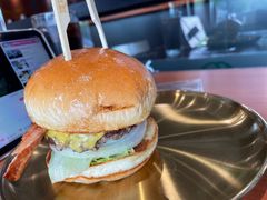 经典芝士牛肉堡-魏斯理汉堡(西安西咸吾悦广场店)