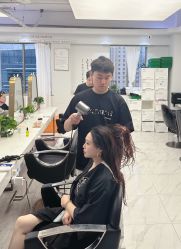 -镁连社·美联社