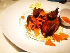 招牌脆皮乳鸽-万悦中餐厅·武汉卓尔万豪酒店