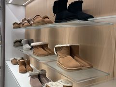-UGG(燕莎奥特莱斯购物中心店)