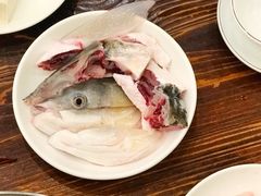 脆肉鲩鱼头-正能量脆肉鲩火锅
