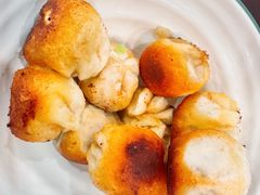 刚出炉的生煎包-赵宝美煎包店