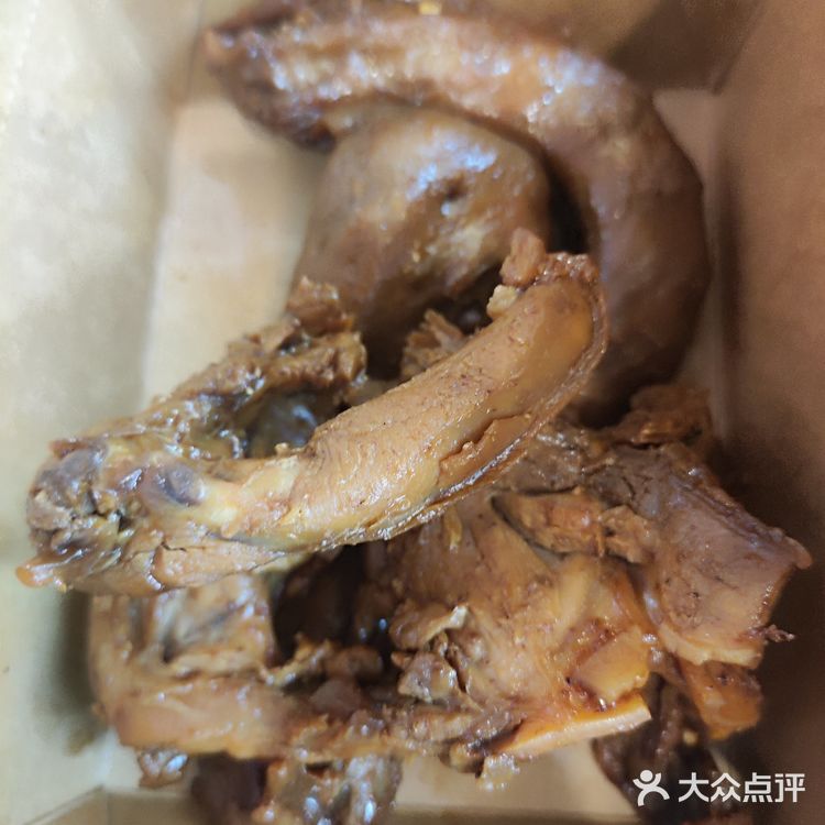 就在步行街，可以免费领一分钱不花[爱吃]