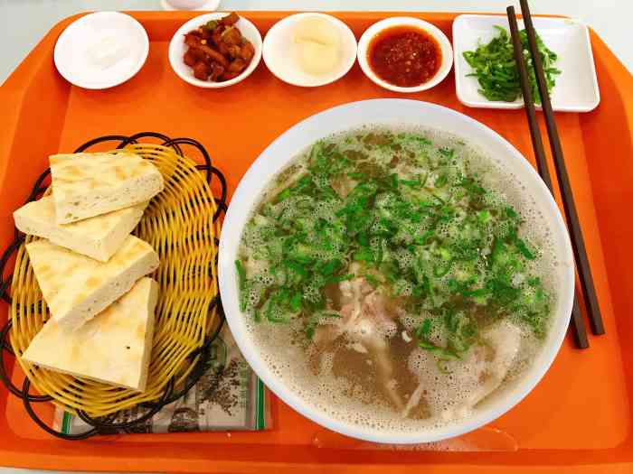 正宗的羊肉泡镆来兰州一定要吃金鼎的羊肉泡馍