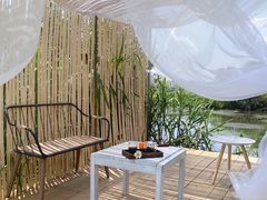 -亮河湾山庄
