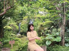 -Chom Cafe and Restaurant