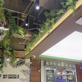 这家餐厅氛围优雅，菜品精致美味，服务周到细致