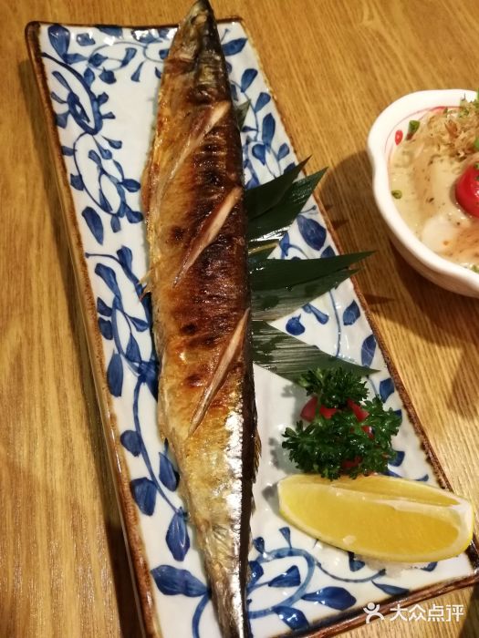 魟阳日式料理(香积寺路店)秋刀鱼图片
