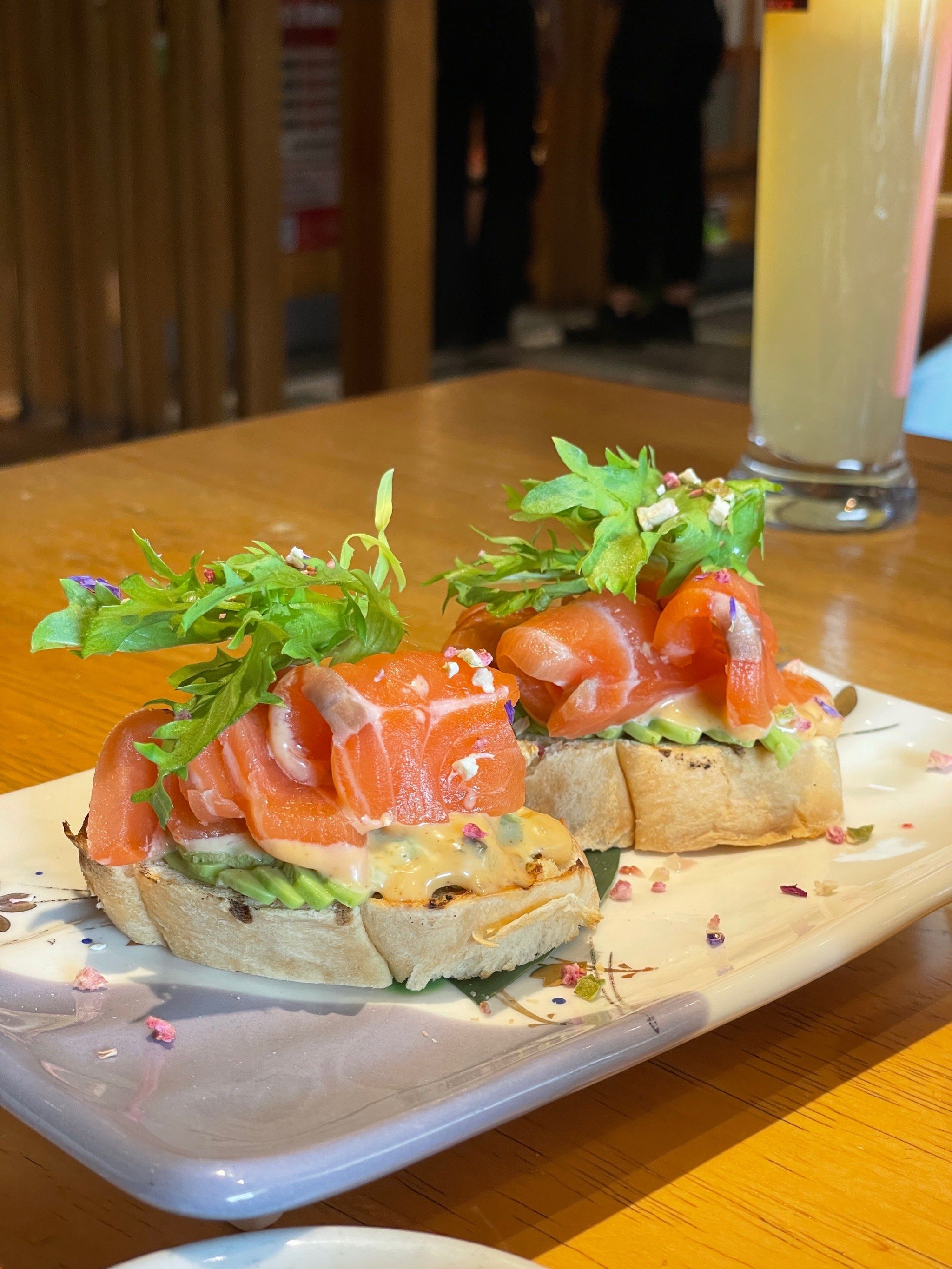 
🍭烟熏三文鱼塔塔🐟
绵软的面包配上鳄梨🥑