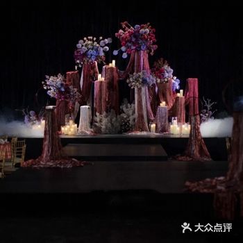 高级感艺术满满的室内婚礼