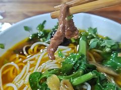 酸菜肉丝米线-越洋肖氏老米线(杨家坪店)
