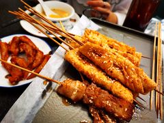 -何妹湿辣牛肉·粤式烧烤砂煲(桂雅路店)
