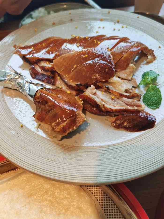 青年公社·桂花烤鸭(宝杨宝龙广场店)-"宝龙一开业这家店就在了,生意