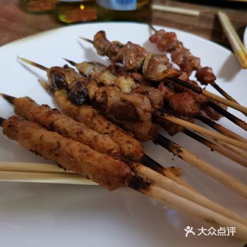 一个小店，有铁板和烤串，味道还行