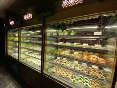 面包甜点陈列柜-半岛翡丽海鲜自助餐厅(观风亭店)