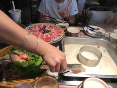 -尚尚仙·酸汤猪手·猪肚鸡火锅(华联万柳购物中心店)